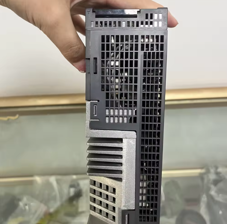 MR-J4-100A MR-J4-70b động cơ servo MR-J4-200A mô-đun còn hàng Bộ điều khiển servo dòng Mit MR-J4